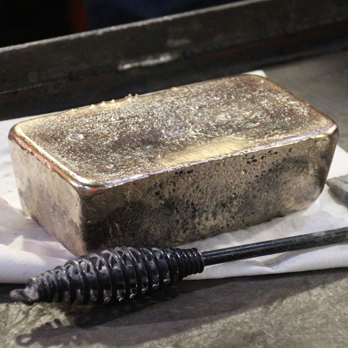 McEwenInc's tweet image. Black Fox Mine gold pour. Gold past the $3,600 an ounce level for the first time on Monday, hitting a fresh record high. This dore is worth over US$2 million. 

#gold #Mining  #alltimehigh
