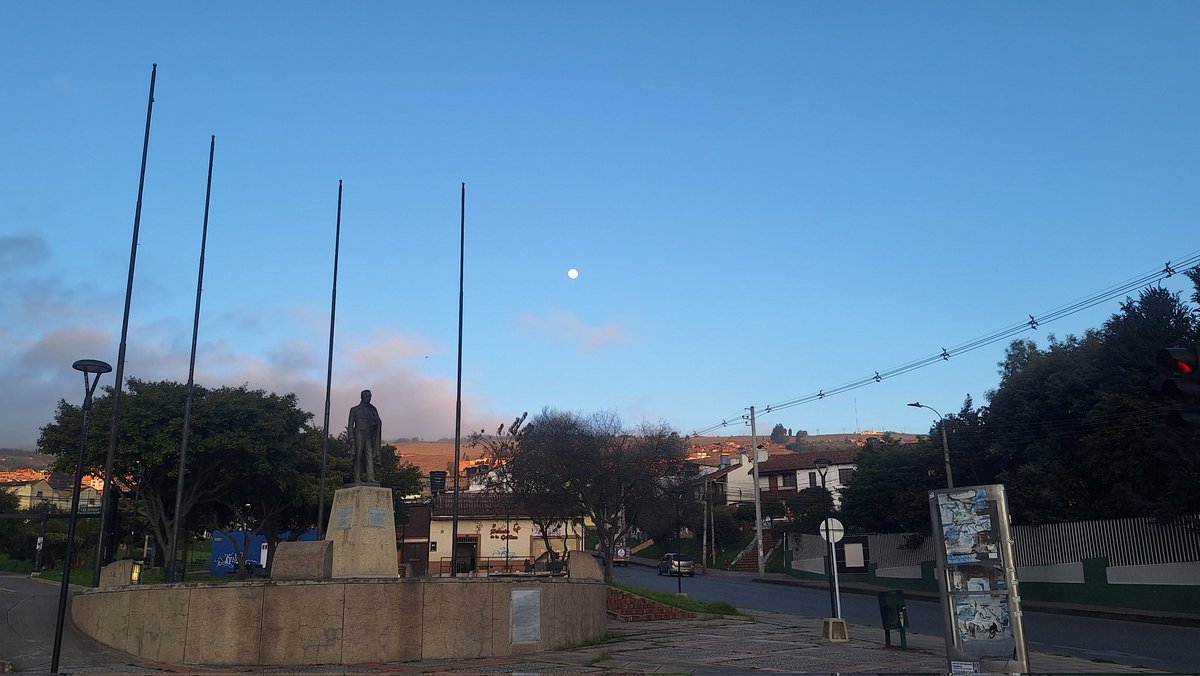 Feliz amanecer 🎆💛 #Tunja 📸 Por: Andrea Rodríguez <a href="/andreatunja/">Andrea Rodríguez</a>