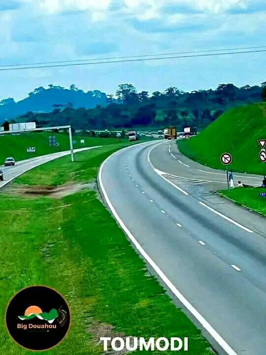 Monafrique8's tweet photo. La ville de TOUMODI🇨🇮 au centre de la Côte-d’Ivoire a 177km d’Abidjan 29km de Yamoussoukro.🌹🌼🌴🍀🌹💐 https://t.co/koD60ZhEoS