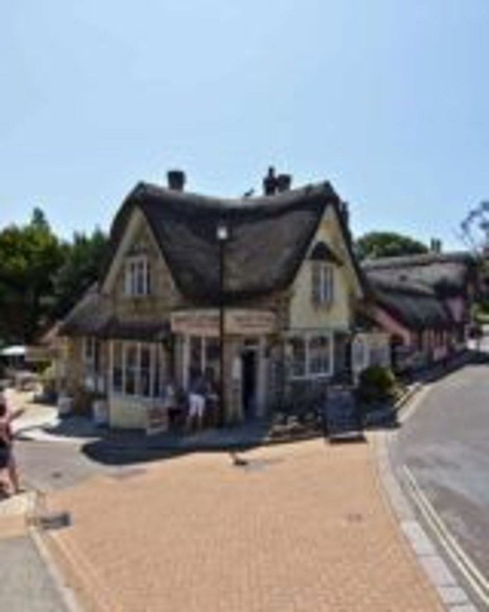 We are lucky to have two wonderful sandy beaches within walking distance or a short drive away. Sandown &amp; Shanklin have fantastic seafronts with arcades, crazy golf and watersports on offer too!
#seaside #beachlife #besidethesea #holiday #isleofwight 
buff.ly/E2ph0Cm