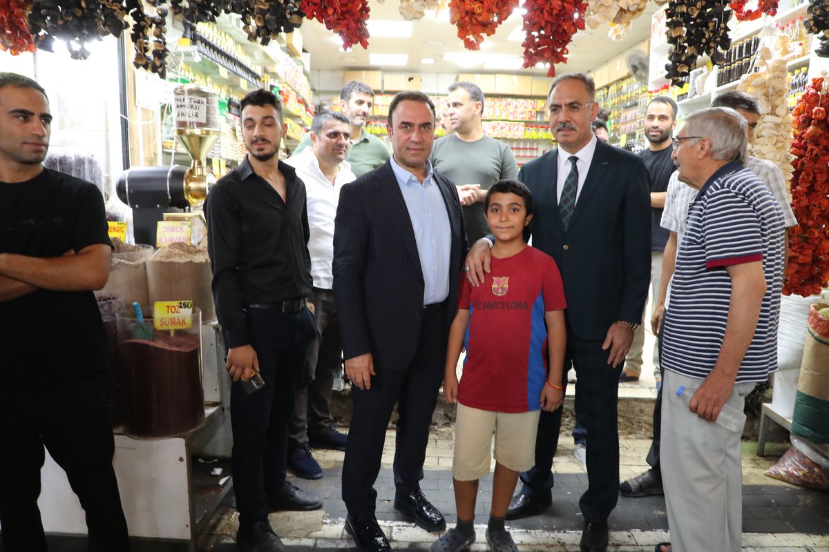 mehmetkusnet's tweet photo. İlçe Başkanımız Süleyman Elgün, Meclis Üyemiz Yakup Kılınç ve ilçe yönetim kurulu üyelerimizle birlikte esnaf ve vatandaşlarımızı ziyaret ettik.

Hemşehrilerimizle bir araya gelip taleplerini dinlemek, ilçemizi birlikte güzelleştirmek bizim için büyük bir mutluluk. https://t.co/qAoOsr4cfu