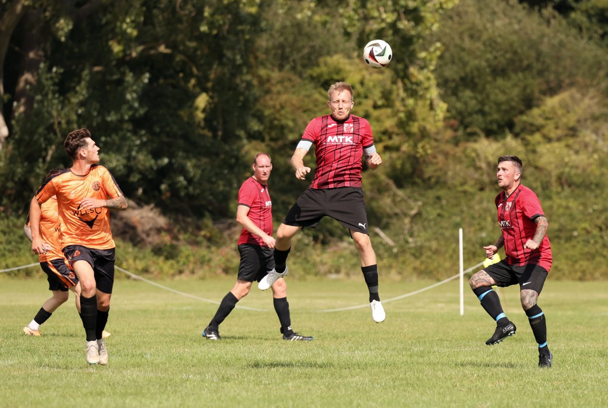 ParksFooty's tweet image. League match from the first day of the @MidSolent season.
@Port_Solent_FC v @Horndean_Utd Res at 32 Acres 06.09.25
Photos at     flic.kr/s/aHBqjCtAMa
#grassrootsfootball #secondattempt