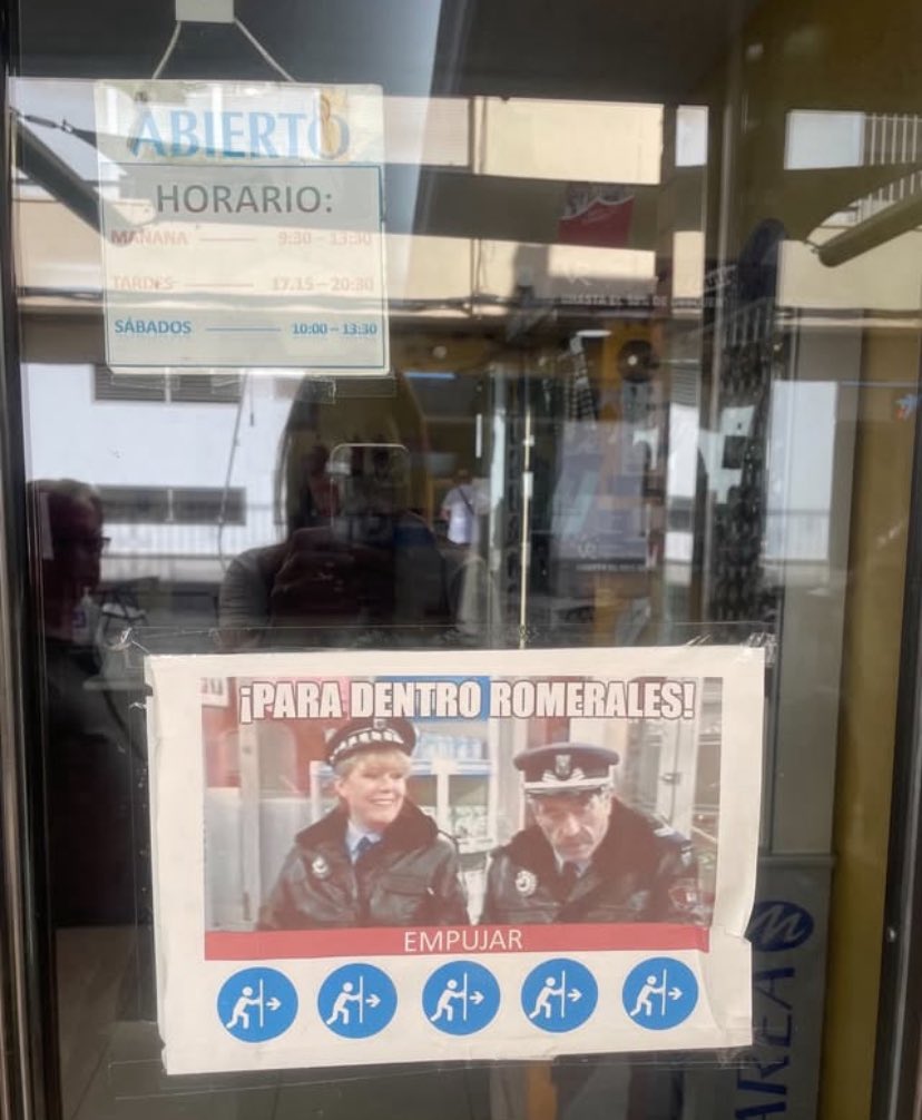 Visto en una tienda de Castilleja de la Cuesta (Sevilla).