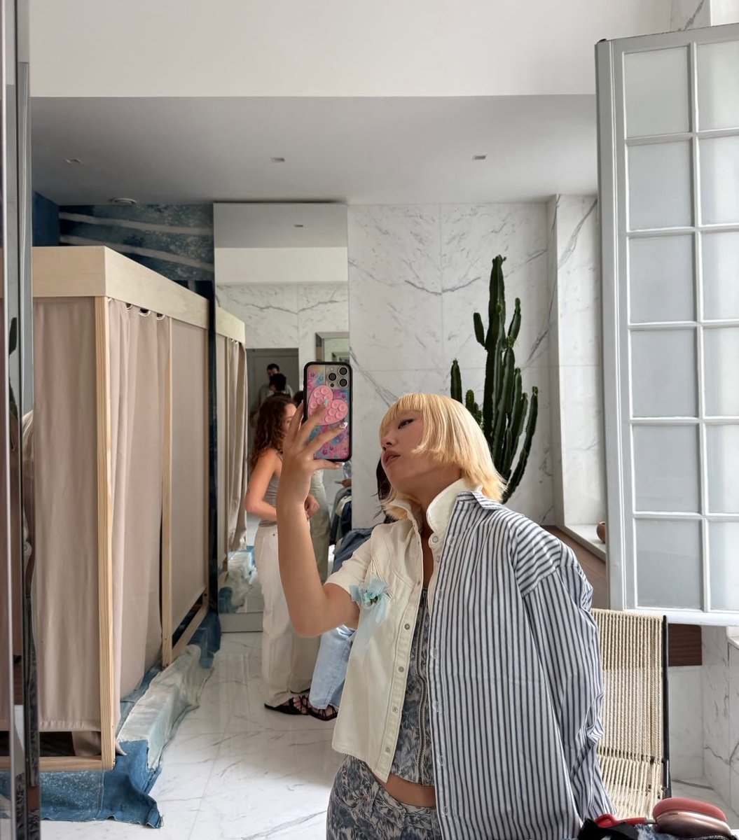 ptit come back la team 🙂‍↕️🤚 je connais pas grand monde je suis à la recherche des gens goofy alors n'hésitez pas à like jviendrai dm 🫦