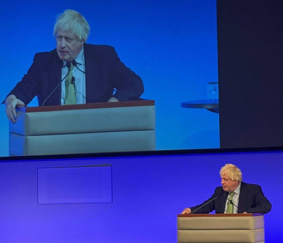 🇺🇦 Борис Жонсон:
“Дайныг дуусгах хамгийн хурдан арга бол Украины баатруудад тулалдаанаа үргэлжлүүлэх нөөц бололцоог өгөх явдал юм.”

Тэрээр Барууны орнуудад хатуу хориг арга хэмжээ авах, царцаасан Оросын хөрөнгийг Украинд шилжүүлэхийг уриалав.

Борис Жонсон стратегийн хувьд Орос