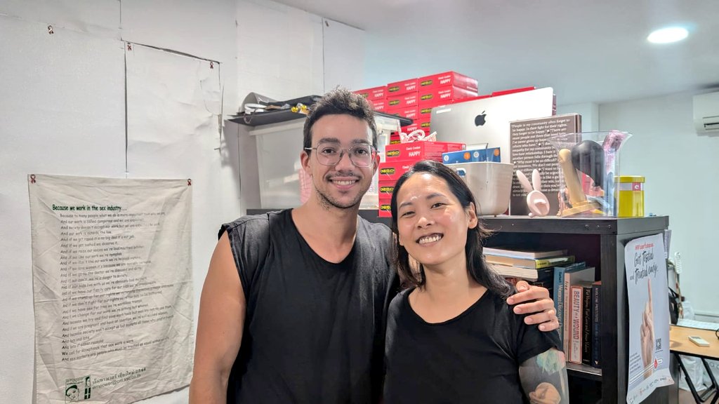 Sindicato OTRAS (@otrassindicato) on Twitter photo Gracias a <a href="/ProjectX_SG/">Project X - Singapore</a> y en especial a Vanessa por el taller sobre derechos en Singapur.
Miquel Bibiloni ha facilitado la interpretación.👠
Thanks to <a href="/ProjectX_SG/">Project X - Singapore</a> and especially to Vanessa for the workshop on rights in Singapore.
Interpretation was provided by Miquel Bibiloni.👠 Gracias a <a href="/ProjectX_SG/">Project X - Singapore</a> y en especial a Vanessa por el taller sobre derechos en Singapur.
Miquel Bibiloni ha facilitado la interpretación.👠
Thanks to <a href="/ProjectX_SG/">Project X - Singapore</a> and especially to Vanessa for the workshop on rights in Singapore.
Interpretation was provided by Miquel Bibiloni.👠