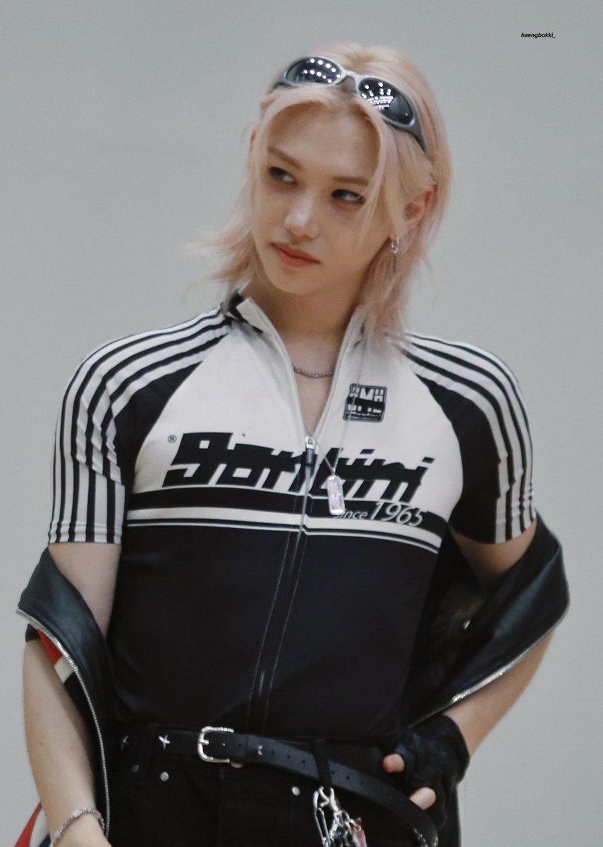 valrani_skz's tweet image. you think i moved on but i’m still here