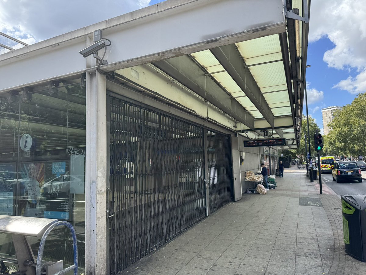 CamelRoberts's tweet image. See the work shy, single button pressing tube workers are hard at it on the picket line. Enjoy your extended break and fingers crossed for driverless trains soon.