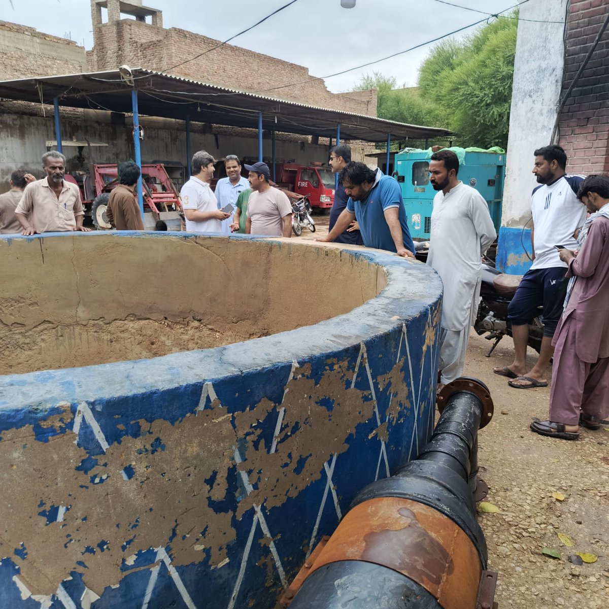 AyanLighar27476's tweet photo. نوجوان رھنما راول شرجیل میمن کی ھدایت پر اعجاز کھوسو اور محب کچھی کی نگرانی میں ریلیف ٹیمیں ہر وقت سرگرم عمل۔ عوامی خدمت کا یہ عزم سب کے لیے مثال ہے۔
@sharjeelinam @rawalsharjeel
#HelpFloodVictims https://t.co/4TFh71lkQc