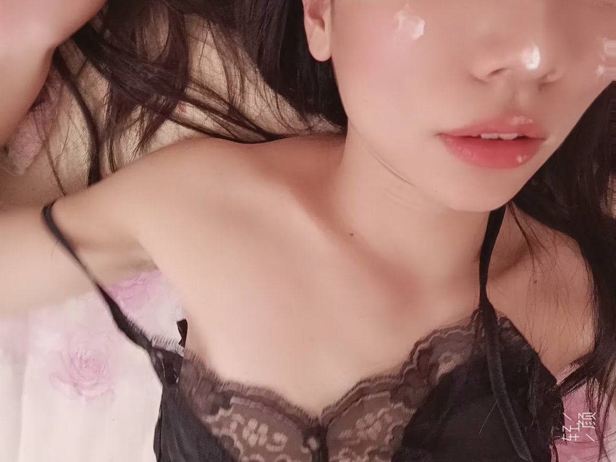 wyh1122334455's tweet photo. 反差女学生投稿
联系方式：q 2155938101
 #试探 #试探女友 #曝光 #贡献 https://t.co/vUj3ACGIKn