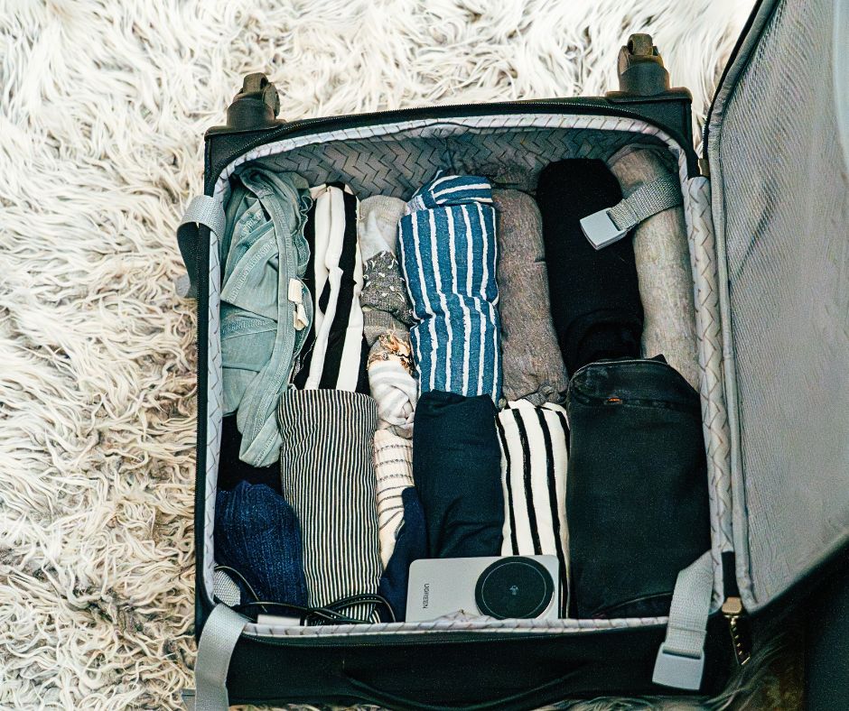 DirectionallyCT's tweet image. Quick tip for your next trip: Roll, don&apos;t fold! Rolling your clothes tightly not only saves a surprising amount of space in your luggage but also helps prevent deep wrinkles. What&apos;s your go-to packing hack?
#TravelTips #PackingHacks