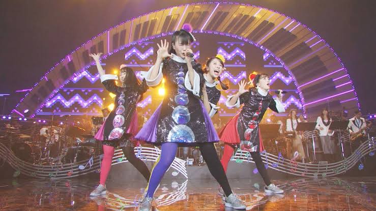 OWEDG's tweet photo. ピンキージョーンズは中々の名曲だと思うんですよね。
4人になっても歌詞を変えずに青と緑の名前を歌ってるところはジ～ンとくるね。
#ももいろクローバーZ #ピンキージョーンズ https://t.co/gqWlmK2nEd