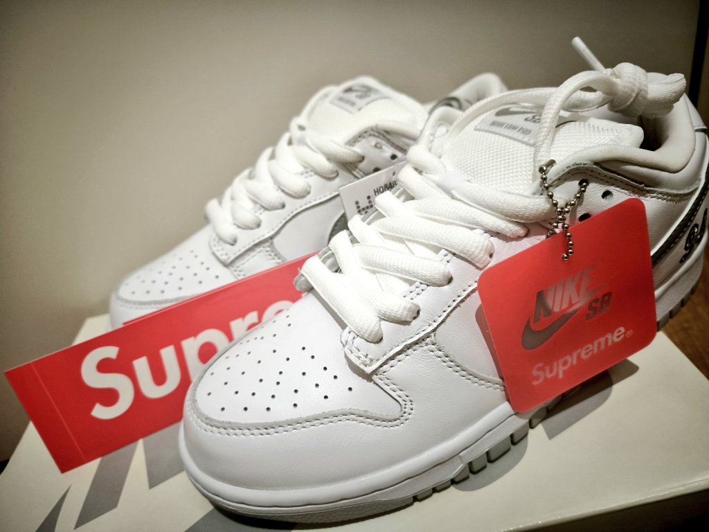 Nike SB Dunk Low Supreme ホワイト/シルバー white Nike Dunk