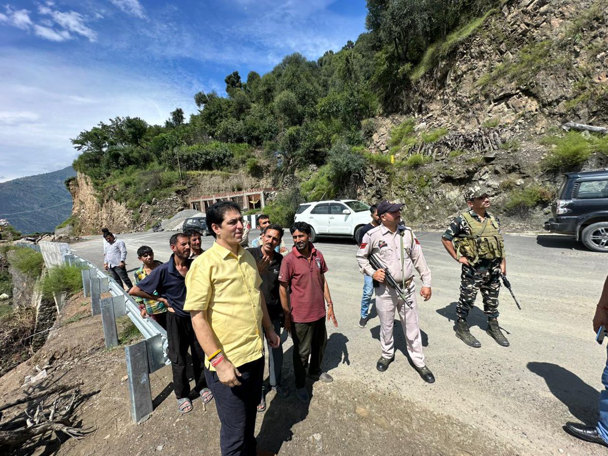 shaktiparihar_'s tweet photo. Visited several areas of Hambal A Panchayat in Kehllani Mandal to assess the damage caused by landslides and natural disasters triggered by the recent bad weather. https://t.co/WKM8Zdcb1x