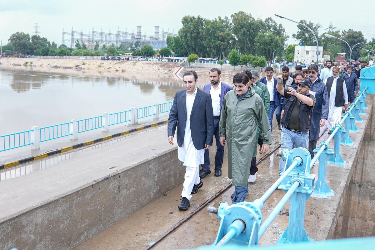 MediaCellPPP's tweet photo. چیئرمین پاکستان پیپلز پارٹی بلاول بھٹو زرداری کا وزیراعلی مراد علی شاہ کے ہمراہ گڈو بیراج کا دورہ
@BBhuttoZardari https://t.co/mxBnmjRERN