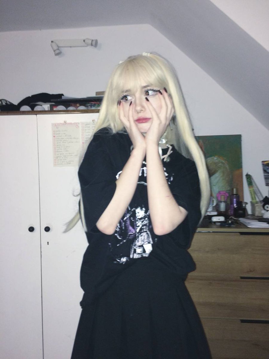 I know I look cute… but you haven’t seen my other side yet.
onlyfans.com/miss_polii/tri…