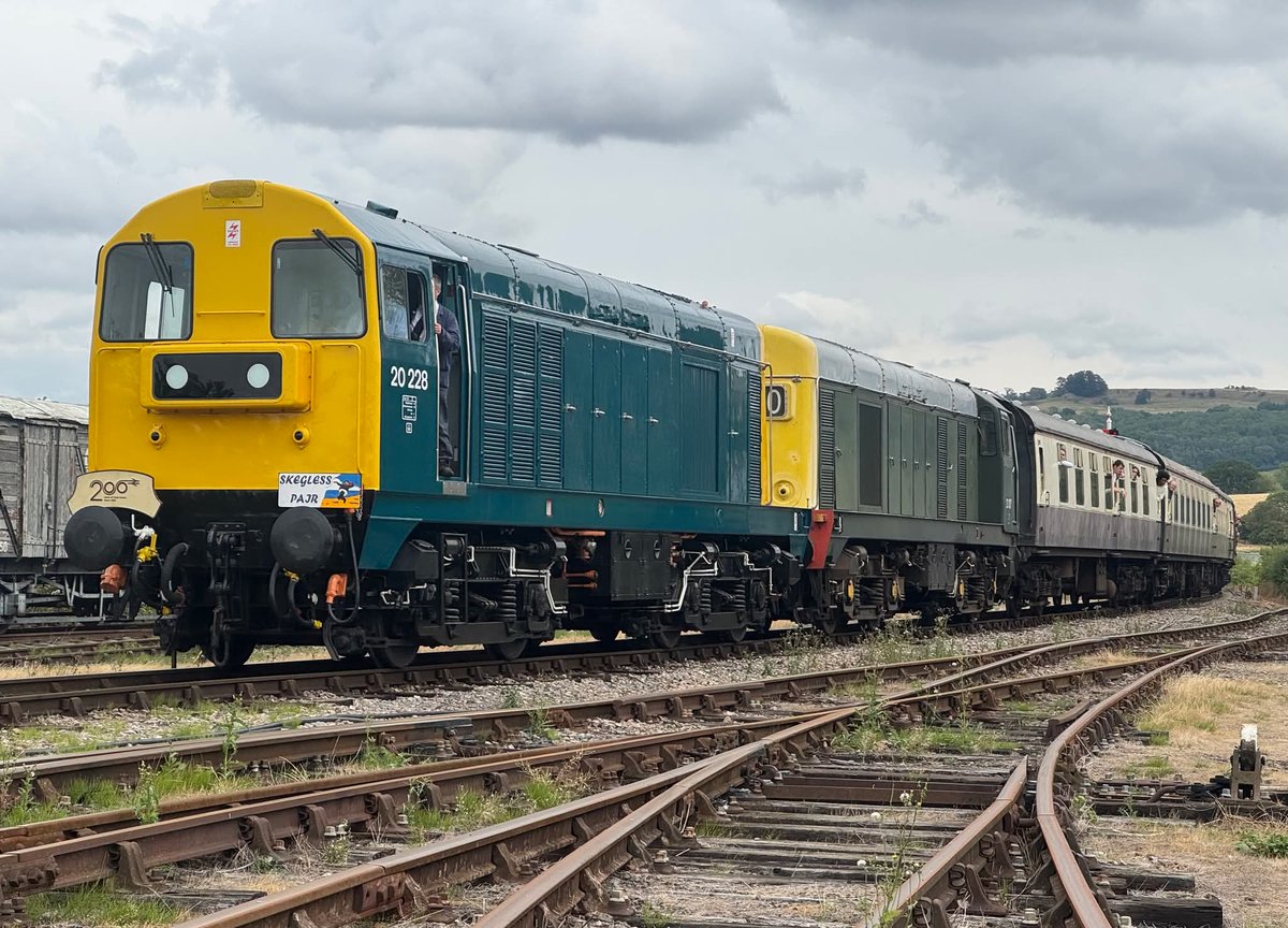 GWSR's tweet image. Join us this weekend as a pair of Class 20s team up for a special day on the railway!

Ride behind steam on our regular service or enjoy the unique sound of the whistling Class 20s on &apos;Double Up Sunday!&apos; 

gwsr.com/events/double-…

#class20
📸  Rich Watson &amp;amp; Andy Lay