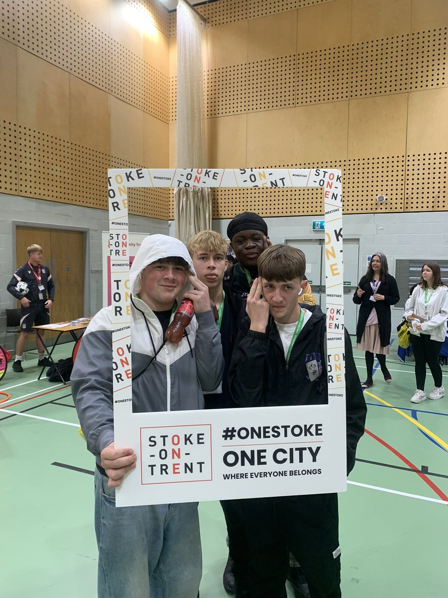 ruffandruby's tweet image. AWESOME morning with young people at @SOTCollege freshers event ..using music as a conduit to offer positive music with a positive message 🔥👊🔥
Alongside promoting the new UTH CITY APP for 11-18’s that can change the game in local communities !
@AStepFWD