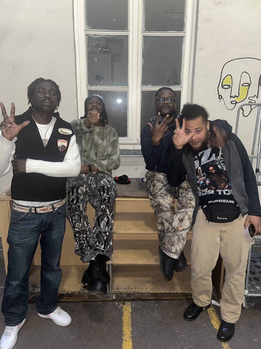 jaspe3000's tweet image. 🫂🫂🫂