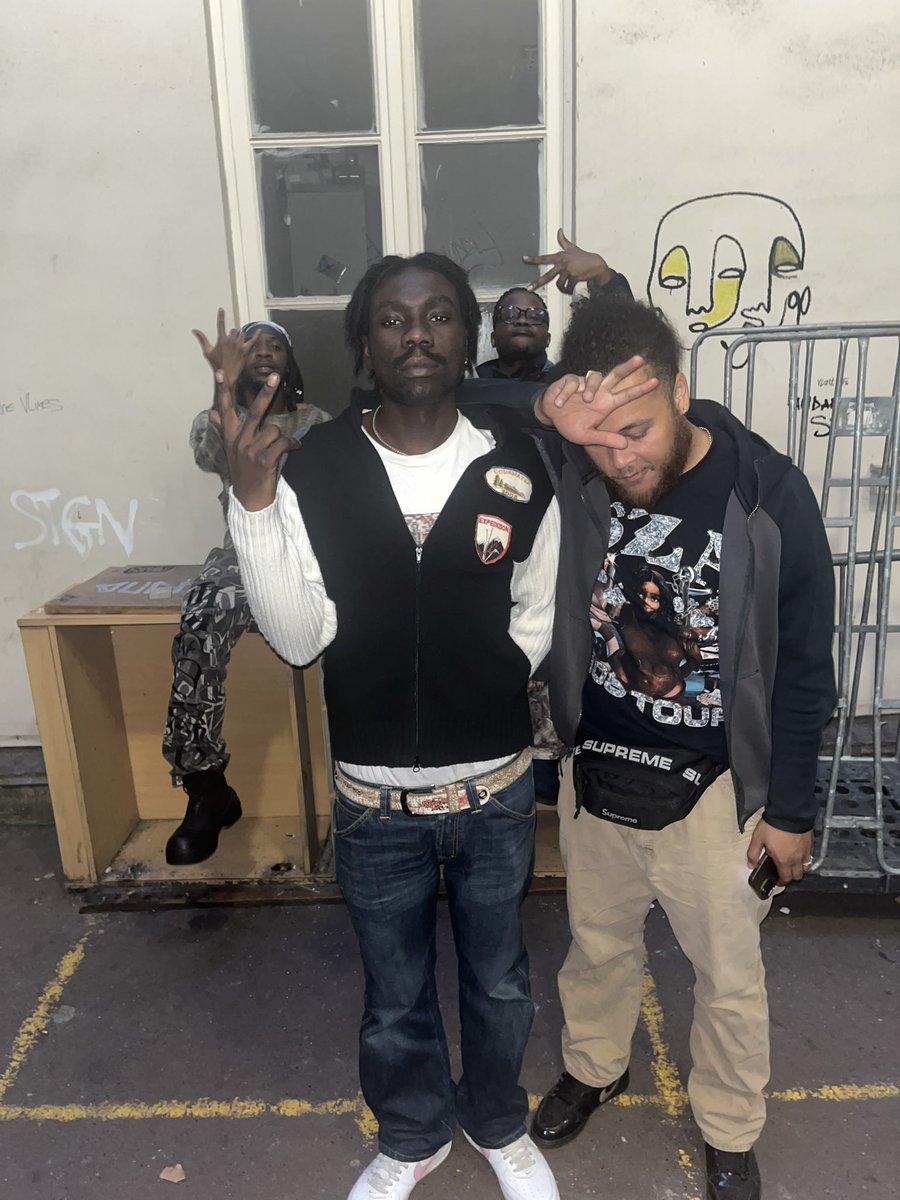 jaspe3000's tweet image. 🫂🫂🫂