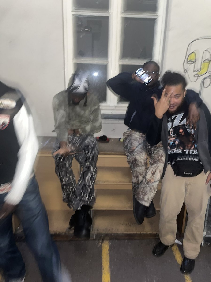 jaspe3000's tweet image. 🫂🫂🫂