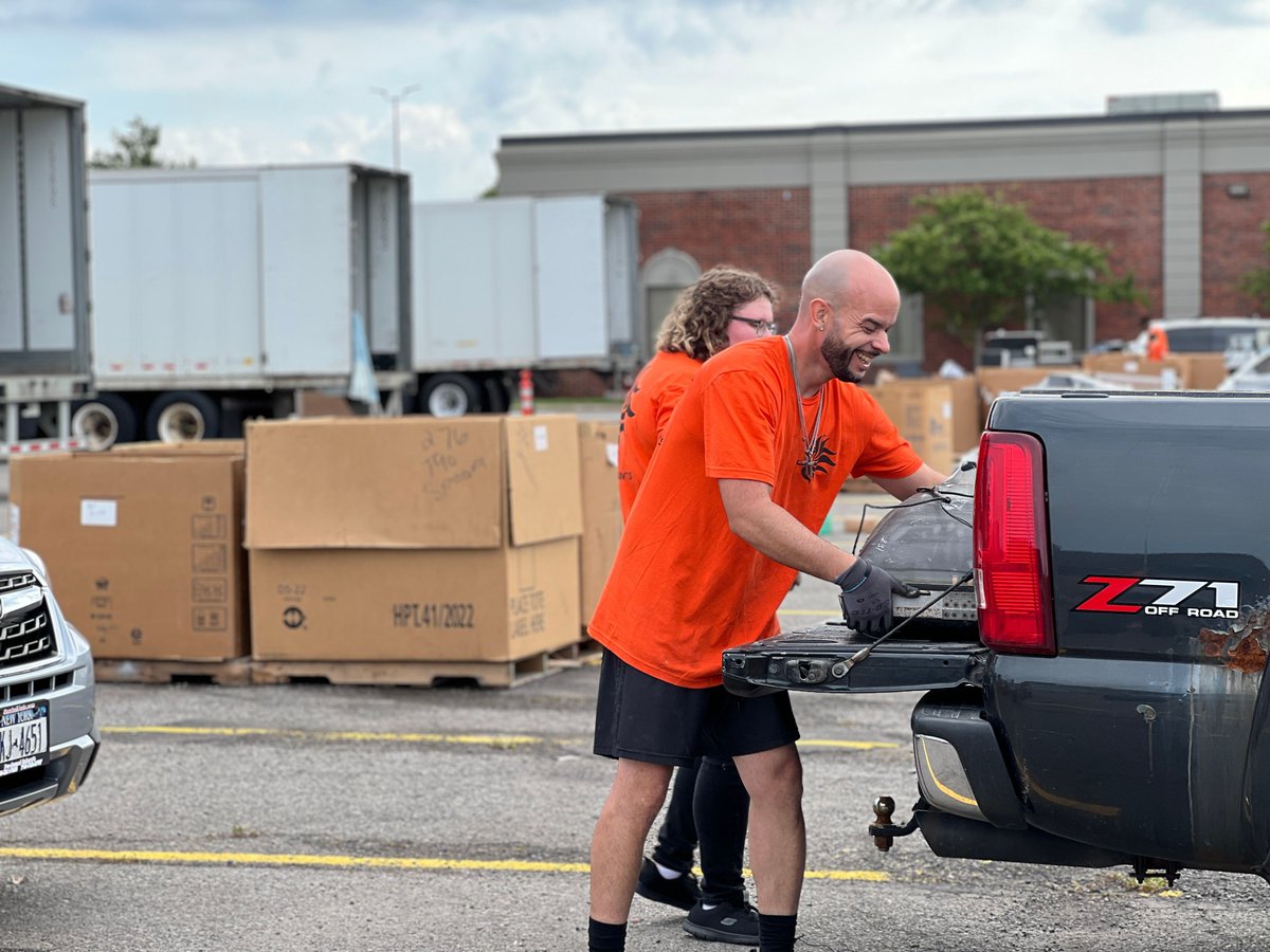 👏 Thank you, Cheektowaga! 👏

Our recent FREE electronics recycling event was a huge success — together, we collected and responsibly recycled thousands of pounds of old TVs, computers, phones, and more. ♻️✨

Stay tuned for more upcoming events near you! 💡