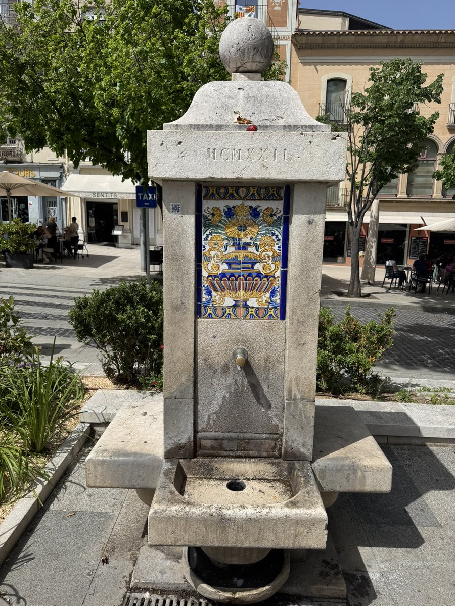 #tilesontuesday
Fill your water bottle while looking at the tiles