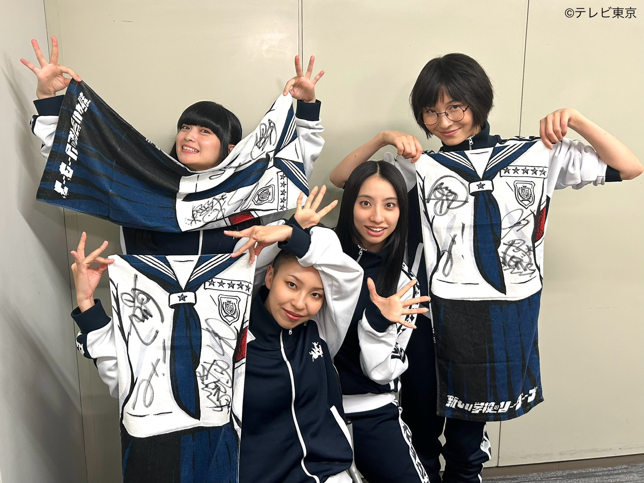 最終お値下げ✩新しい学校のリーダーズ⭐︎サイン入り⭐︎2019年　Tシャツ　新品 最終お値下げ✩新しい学校のリーダーズ⭐︎サイン入り⭐︎2019年