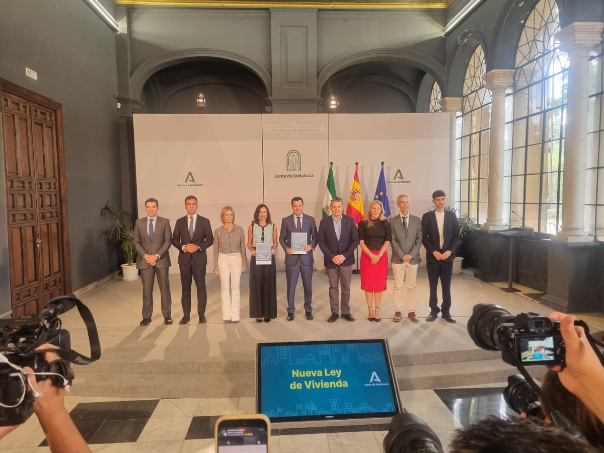 🏛️ Hoy FADECO Contratistas ha estado presente en la presentación de la nueva #LeyDeVivienda de Andalucía.

Confiamos en un trámite ágil para que genere oportunidades para jóvenes, dinamice el sector y refuerce nuestras empresas constructoras.

#FadecoContratistas #Construcción