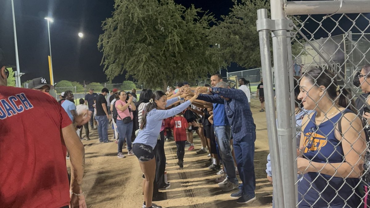 Ruvalcaba, Liza Gabriela ( Gabby) (@ruvalcabavsp) on Twitter photo VSP soccer 🥅 & cheer evening ! 💯 parent engagement . Thank you 🙏 PHHS & volunteers for making it happen . We are all one family 💪. <a href="/EPISD_COTE/">Marivel Macias</a> <a href="/michaelanajera1/">Michael Najera</a> <a href="/SISD_ES/">Jennifer Trejo</a> <a href="/SISD_PR/">Daniel Escobar</a> <a href="/SISD_Herrera/">Enrique Herrera</a> <a href="/jim_vasquez20/">Jim Vasquez</a> <a href="/sisd/">Marlene Doyle</a> <a href="/CoachRWarner/">Ryan Warner</a> VSP soccer 🥅 & cheer evening ! 💯 parent engagement . Thank you 🙏 PHHS & volunteers for making it happen . We are all one family 💪. <a href="/EPISD_COTE/">Marivel Macias</a> <a href="/michaelanajera1/">Michael Najera</a> <a href="/SISD_ES/">Jennifer Trejo</a> <a href="/SISD_PR/">Daniel Escobar</a> <a href="/SISD_Herrera/">Enrique Herrera</a> <a href="/jim_vasquez20/">Jim Vasquez</a> <a href="/sisd/">Marlene Doyle</a> <a href="/CoachRWarner/">Ryan Warner</a>