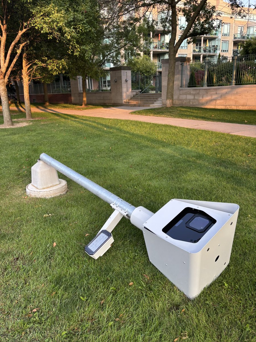 BradMBradford's tweet image. The speed camera at Lakeshore and Woodbine has been cut down again. 

This is unacceptable. The perpetual struggle to keep these cameras up is becoming a joke. 

If the city is going to spend money doing automated speed enforcement, it must a better job protecting the cameras.
