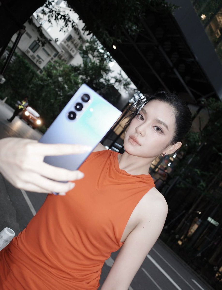 จาก Galaxy J8 สู่  Galaxy Z Fold7

#CherprangAreekul