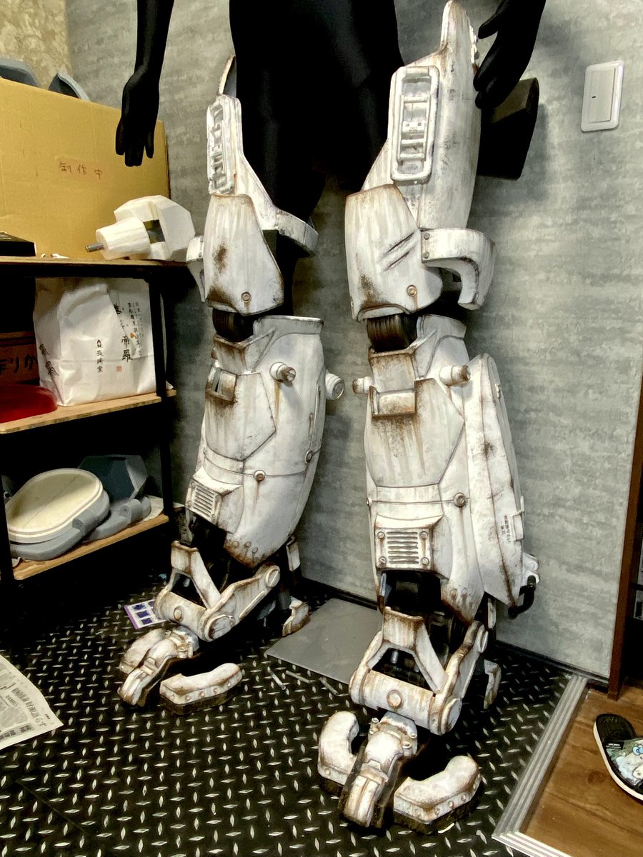 イングラムの脚部が全て完成！！
写真では迫力がイマイチなんだけど、ナマで見ると結構ヤバいです(´･ω･`)