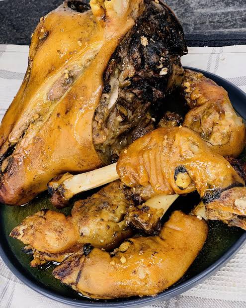 Hear me out ..half goat head with ugalina uko na change.