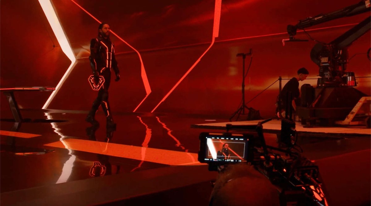 ArtofVFX's tweet image. Step into the grid! Director Joachim Rønning and the cast take us inside #TronAres. #VFX by @ilmvfx, @distilleryvfx, @imageengine, #LolaVFX, @GMUNK, #opsis, @imaginaryforces: artofvfx.com/tron-ares/