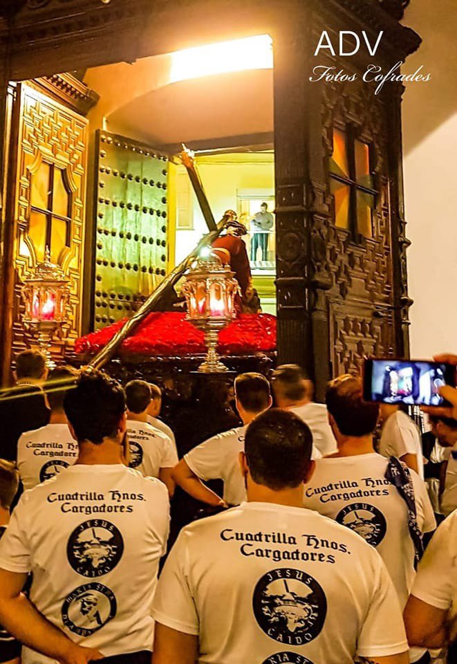 REGRESO A LA CAPILLA

La Junta de Gobierno informa que el regreso a nuestra Capilla del Caído en el Parque, nuestra Sede Canónica, será el próximo MARTES SANTO, por lo que saldremos de la Iglesia Conventual de San Francisco y nos recogeremos en la Capilla del Colegio Mayor.