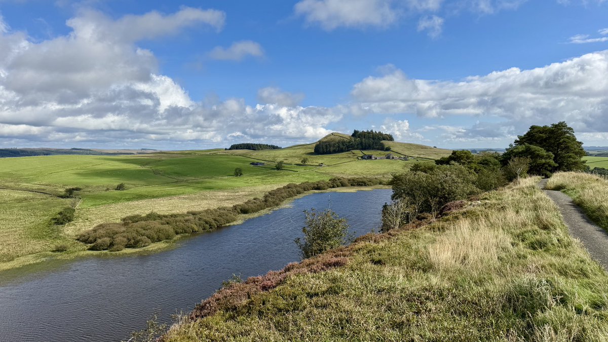 IntrepidEscape's tweet image. More amazing landscapes of Northumberland 😍. 

This one is Hadrian’s Wall and Sycamore Gap, a poignant moment in 28 Years Later 🎥, and where the iconic tree is sadly no more 🌳. Danny Boyle kept it in the movie as a nod to its history 🙌

#AD #28YearsLater #VisitifyouDare