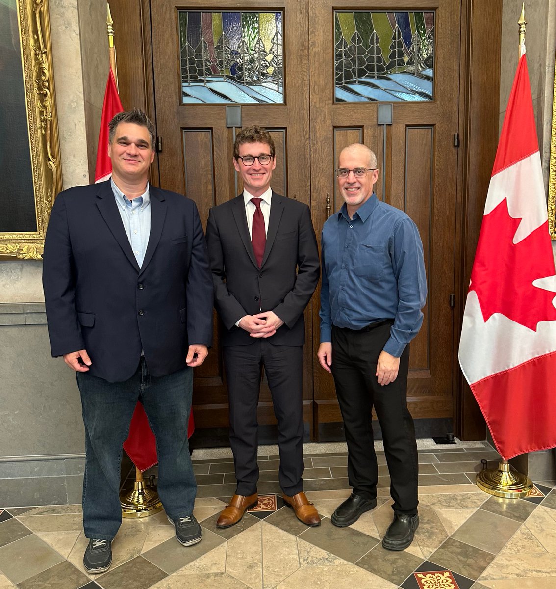 Excellente rencontre cet après-midi entre <a href="/yanplante/">yanplante</a>, PDG du <a href="/RDEECanada/">RDÉE Canada</a>, <a href="/ealary47/">Étienne Alary</a>, DG de Parallèle Alberta et <a href="/Yvan_Baker/">Yvan Baker, MP 🇨🇦🇺🇦</a>, député et président du Comité permanent des langues officielles!

Les discussions ont porté sur les occasions et les défis pour la francophonie économique