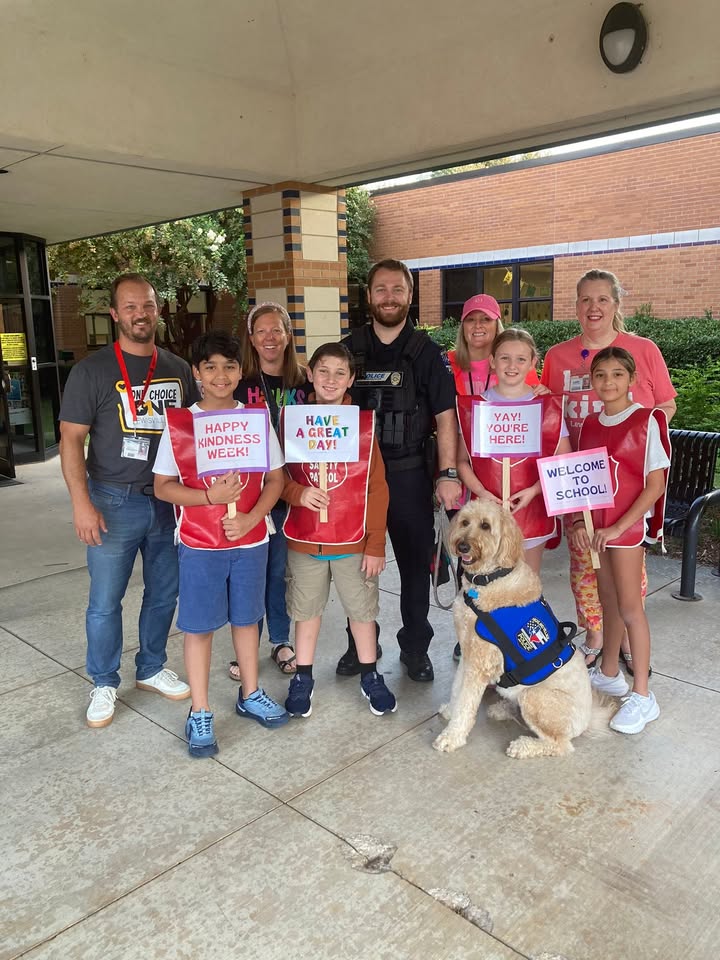 LewisvilleISD's tweet image. All across Lewisville ISD, students and staff are choosing to 𝕓𝕣𝕚𝕘𝕙𝕥𝕖𝕟 someone&apos;s day! Thank you for continuing to spread joy as Kindness Week continues -- we can&apos;t wait to see everyone 𝗧𝗲𝗮𝗺 𝗨𝗽 𝗳𝗼𝗿 𝗞𝗶𝗻𝗱𝗻𝗲𝘀𝘀 tomorrow!

#LISDBeKind #OneLISD