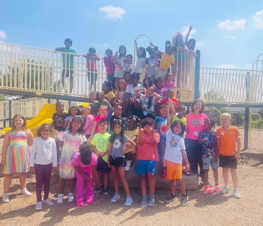 LewisvilleISD's tweet image. All across Lewisville ISD, students and staff are choosing to 𝕓𝕣𝕚𝕘𝕙𝕥𝕖𝕟 someone&apos;s day! Thank you for continuing to spread joy as Kindness Week continues -- we can&apos;t wait to see everyone 𝗧𝗲𝗮𝗺 𝗨𝗽 𝗳𝗼𝗿 𝗞𝗶𝗻𝗱𝗻𝗲𝘀𝘀 tomorrow!

#LISDBeKind #OneLISD