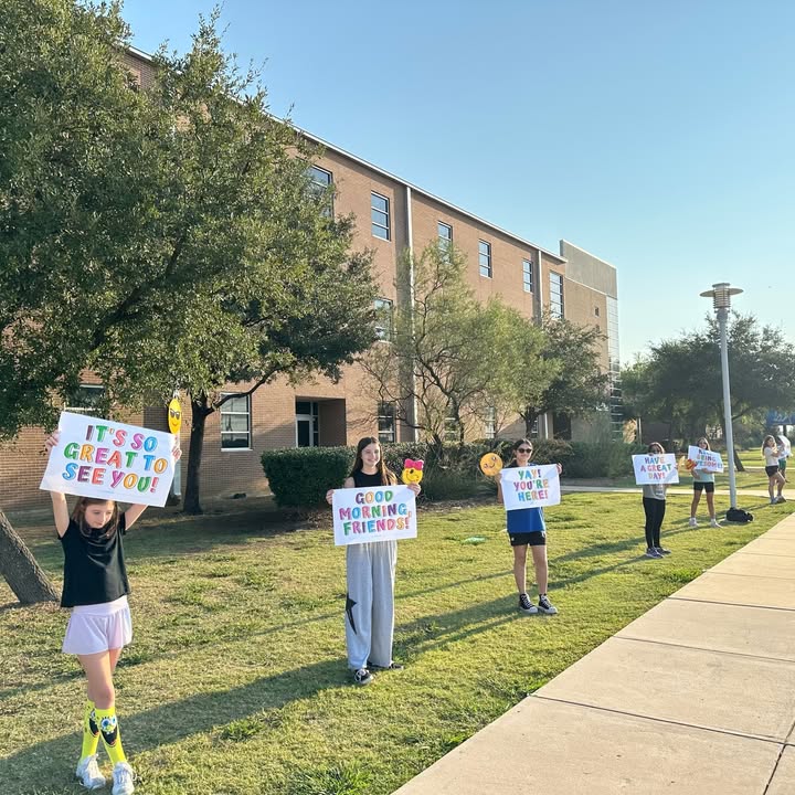 LewisvilleISD's tweet image. All across Lewisville ISD, students and staff are choosing to 𝕓𝕣𝕚𝕘𝕙𝕥𝕖𝕟 someone&apos;s day! Thank you for continuing to spread joy as Kindness Week continues -- we can&apos;t wait to see everyone 𝗧𝗲𝗮𝗺 𝗨𝗽 𝗳𝗼𝗿 𝗞𝗶𝗻𝗱𝗻𝗲𝘀𝘀 tomorrow!

#LISDBeKind #OneLISD