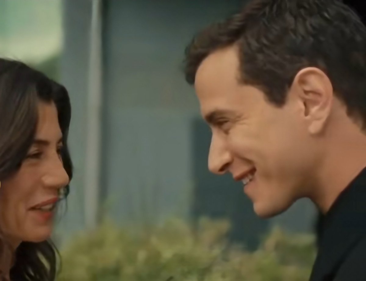 Durmu135373's tweet photo. Remember how we had to wait 15 episodes for the first kiss to #Omgam and these guys kissed in episode one 
#Kıskanmak https://t.co/7SJ9XYI68C