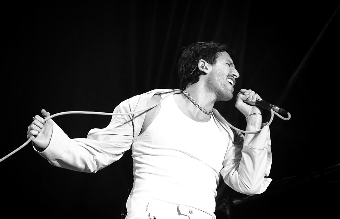 aytoviedo's tweet photo. "Como   𝒯Ú para 𝒩𝒪𝒮𝒪𝒯𝑅𝒪𝒮, nadie.
Como 𝒯Ú para  𝒩𝒪𝒮𝒪𝒯𝑅𝒪𝒮, un ángel"

@SebastianYatra   se sube al escenario de La Ería para ofrecer el tercer concierto internacional de estas fiestas de #SanMateo2015

https://t.co/1vUro0gEO1 https://t.co/8a5Qn6NIPu
