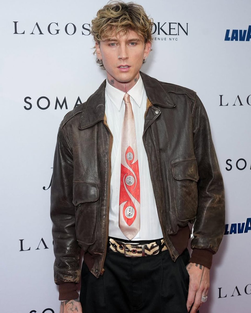 PopCrave's tweet image. mgk gave a guest lecture at Harvard Business School, where he spoke about launching 27 Club Coffee and being an early investor in Liquid Death.

📸: Jason Mendez