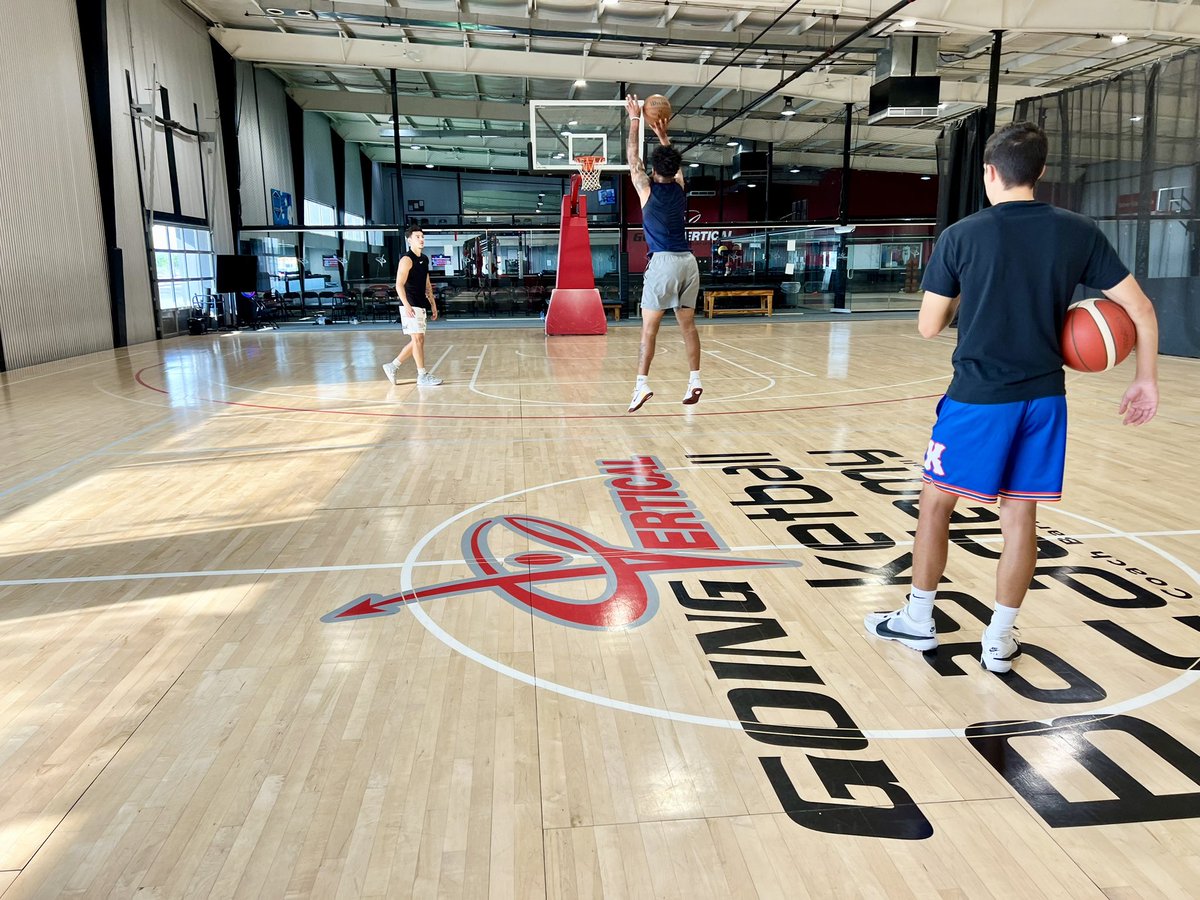 CoachBarnes1's tweet photo. Consistent players create consistent results. 🔑 The ones who show up daily, invest in their craft, and learn from the best coaches don’t just get better—they stay better. Commitment + guidance = long-term success. #TrustTheProcess #GVBA https://t.co/8ozKJWbFTB