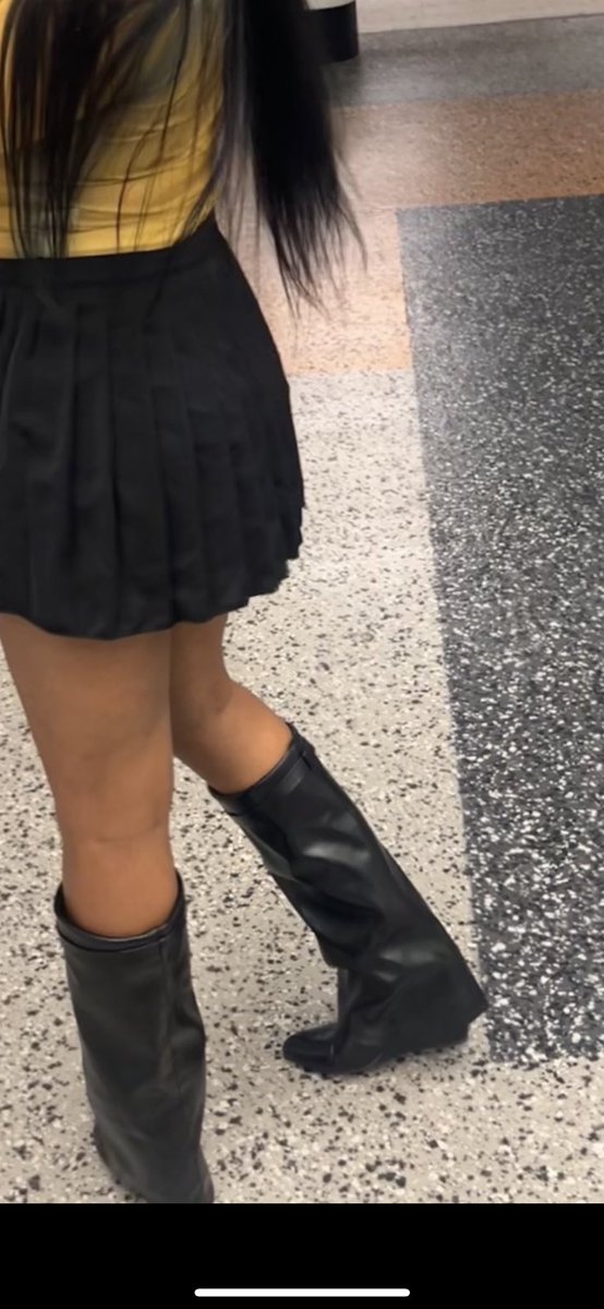 bkdoitbetter's tweet photo. @leahhdff @whoyoutippin @shayshay863 @ThegirlKM where do you see it’s not matching? Let’s worry about this big ass Yam 🍠 on your face looking like Waluigi ole dirty skank. And them FAKE ass shark boots. How you hoing and buying Reps? Where yo money going bitch?! https://t.co/IAN1aMWnZl