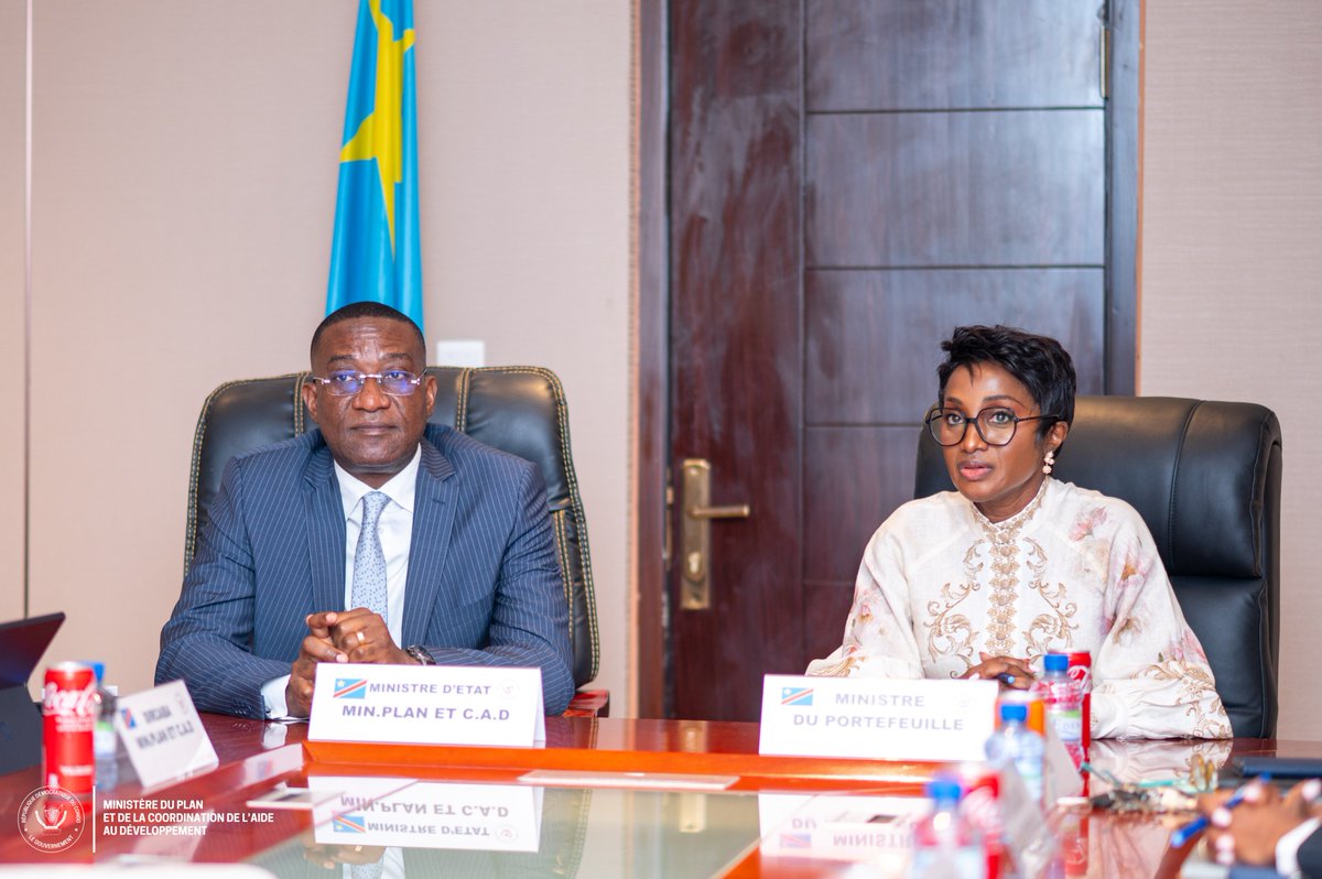 16.09.2025|Kinshasa-RDC 
 Climat des Affaires : <a href="/guylainnyembo_/">Guylain Nyembo</a>  poursuit la tournée de présentation du Tableau Numérique de Suivi &amp; Évaluation auprès des ministres réformateurs.

Avec la Ministre du Portefeuille, <a href="/_JulieShiku/">Julie Shiku</a>, les échanges ont porté sur l’opérationnalisation de