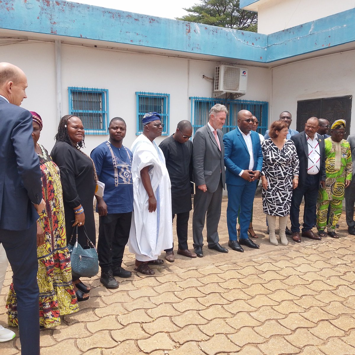 OProbes's tweet photo. Sur invitation de la Mairie de Porto-Novo, en qualité d'association de Développement dans la commune, ce lundi 08 septembre 2025, j'ai assisté au renforcement de la #coopération technique relative à la mise en oeuvre du #cadastre national. https://t.co/RzwY2WuZbg