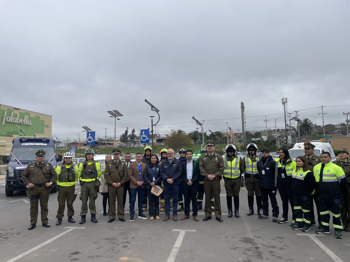 DPPLimari's tweet image. DPP #Limarí Eduardo Alcayaga, participó de una actividad conjunta de Carabineros, municipio, Instituto Médico Legal, Bomberos y SAMU, de una actividad llamada “Que tú 18 no termine con nosotros”. Visibilizando las consecuencias graves de la conducción irresponsable#porun18seguro
