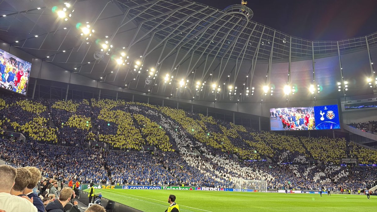 Impresiónate la afición del Tottenham hoy, hacen pesar mucho su cancha